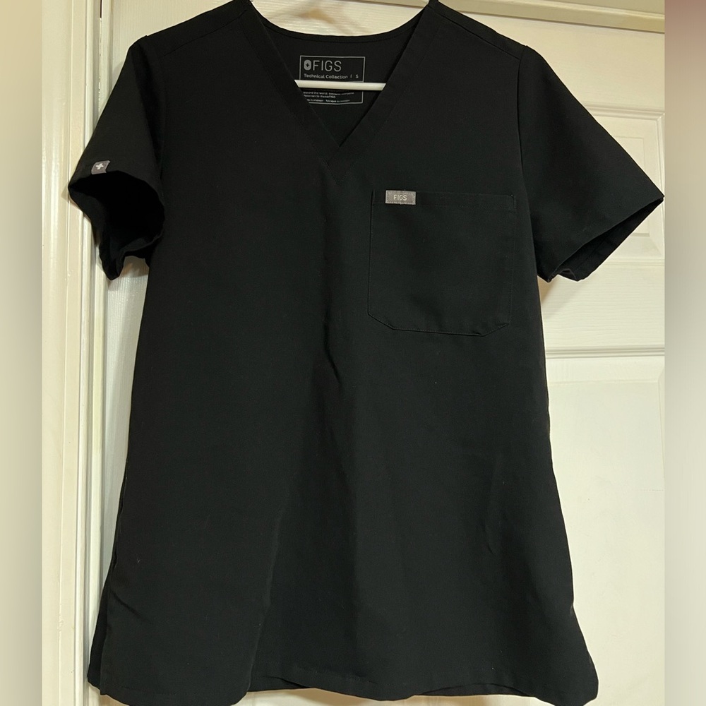 Used figs size small black scrub top